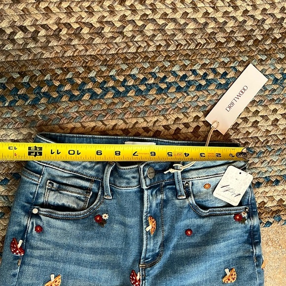 Driftwood Farrah x Wonderland Embroidered Flare Leg Jeans Size 25 NWT - Picture 7 of 14